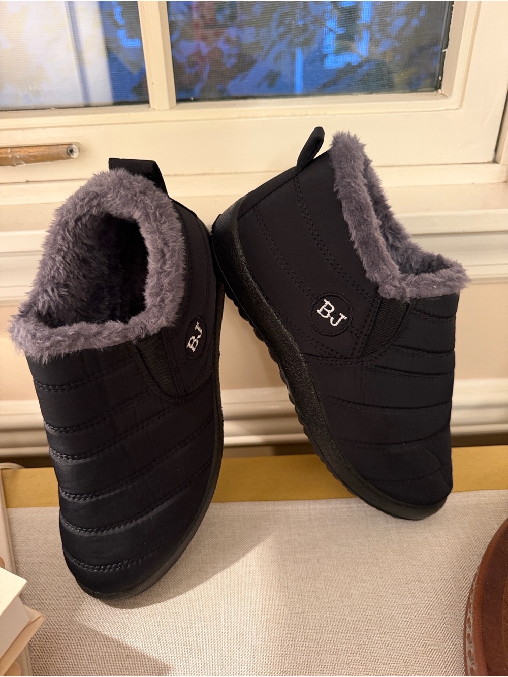 Cozy Black Faux Fur Lined Winter Booties Size 39 (US 8) NWOT